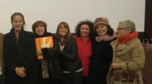 Carla Antonelli, a esquerda, con representantes de Teenses pola Igualdade.